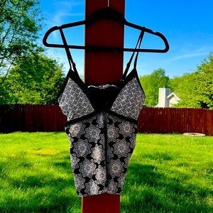 NWT black and white tankini top
